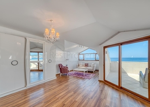 Geräumiges Penthouse am Meer mit Aussicht und Komfort 