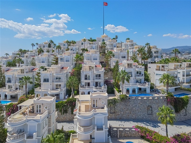 Luxus-Villa am Meer in einer malerischen Ecke des Mittelmeers