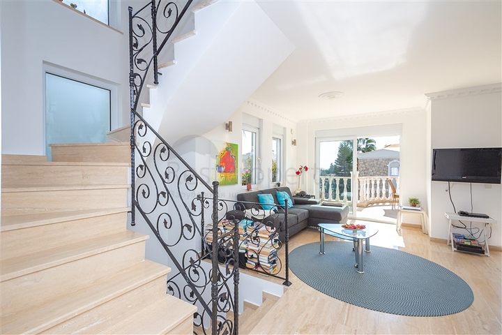 Luxus-Villa am Meer in einer malerischen Ecke des Mittelmeers