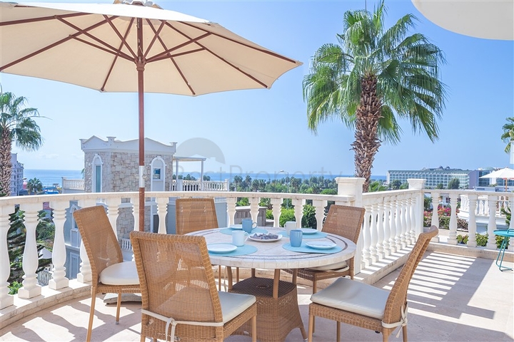 Luxus-Villa am Meer in einer malerischen Ecke des Mittelmeers