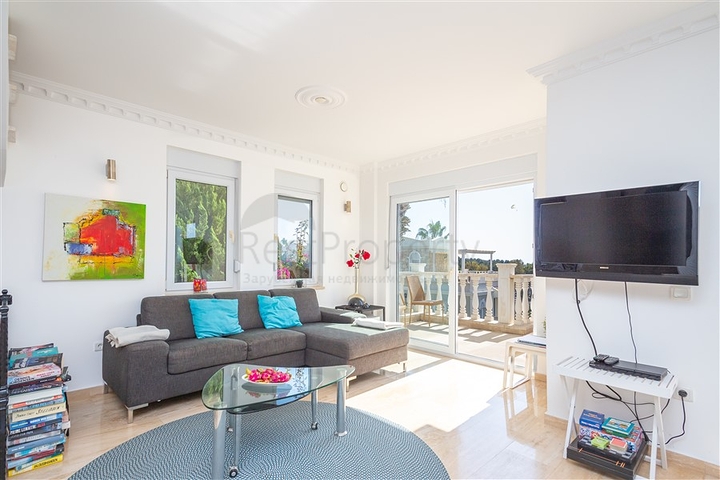 Luxus-Villa am Meer in einer malerischen Ecke des Mittelmeers