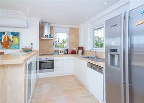 Luxus-Villa am Meer in einer malerischen Ecke des Mittelmeers