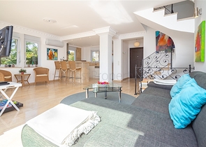 Luxus-Villa am Meer in einer malerischen Ecke des Mittelmeers