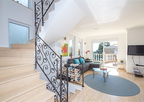 Luxus-Villa am Meer in einer malerischen Ecke des Mittelmeers