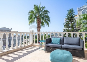 Luxus-Villa am Meer in einer malerischen Ecke des Mittelmeers