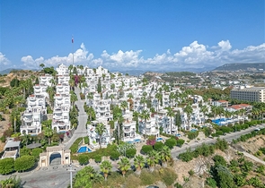 Luxus-Villa am Meer in einer malerischen Ecke des Mittelmeers