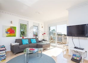 Luxus-Villa am Meer in einer malerischen Ecke des Mittelmeers