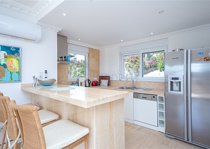 Luxus-Villa am Meer in einer malerischen Ecke des Mittelmeers