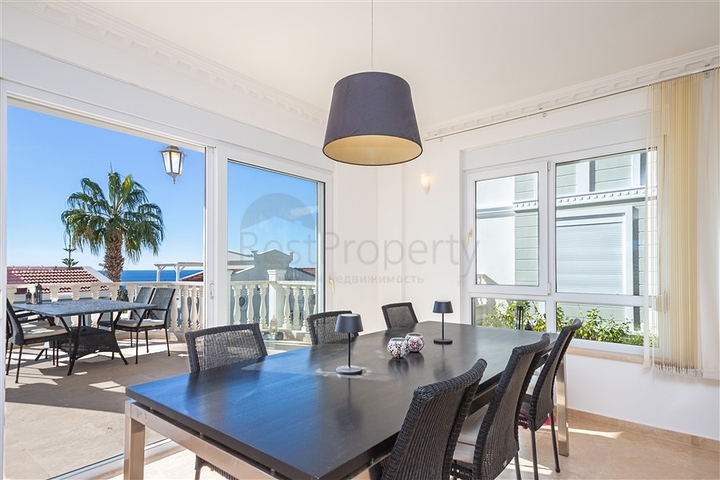 Luxusvilla mit Meerblick in der prestigeträchtigen Gegend von Konalka