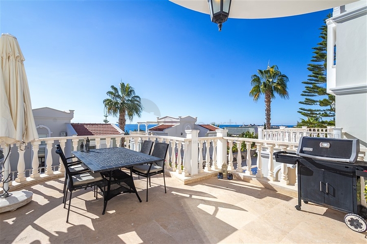 Luxusvilla mit Meerblick in der prestigeträchtigen Gegend von Konalka