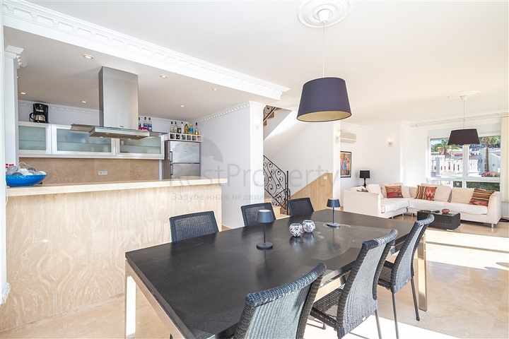 Luxusvilla mit Meerblick in der prestigeträchtigen Gegend von Konalka