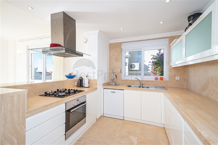 Luxusvilla mit Meerblick in der prestigeträchtigen Gegend von Konalka