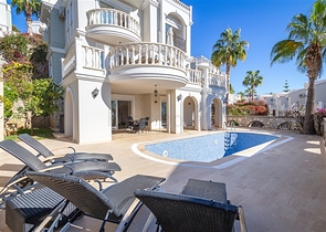 Luxusvilla mit Meerblick in der prestigeträchtigen Gegend von Konalka