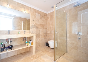 Luxusvilla mit Meerblick in der prestigeträchtigen Gegend von Konalka