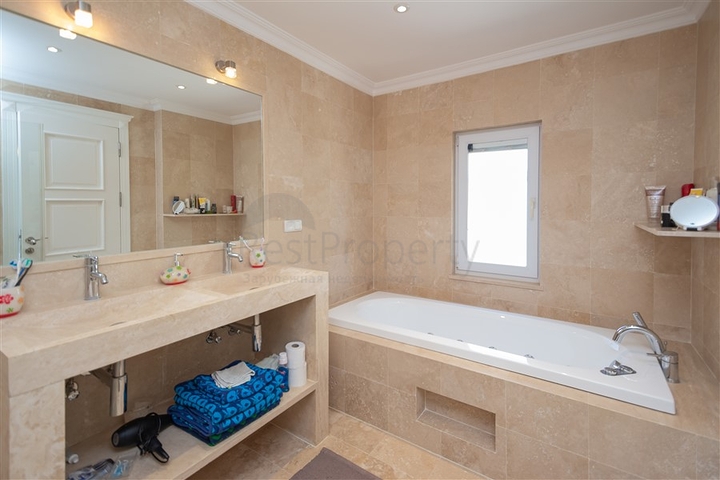 Luxusvilla mit Panoramablick auf das Meer in einer der exklusivsten Gegenden von Alanya