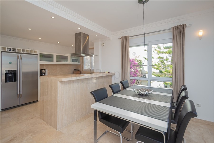 Luxusvilla mit Panoramablick auf das Meer in einer der exklusivsten Gegenden von Alanya