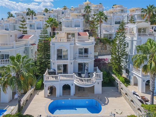 Luxusvilla mit Panoramablick auf das Meer in einer der exklusivsten Gegenden von Alanya