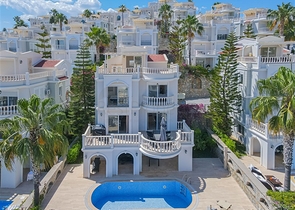 Luxusvilla mit Panoramablick auf das Meer in einer der exklusivsten Gegenden von Alanya