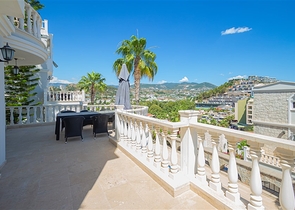 Luxusvilla mit Panoramablick auf das Meer in einer der exklusivsten Gegenden von Alanya