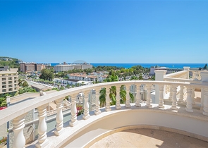 Luxusvilla mit Panoramablick auf das Meer in einer der exklusivsten Gegenden von Alanya