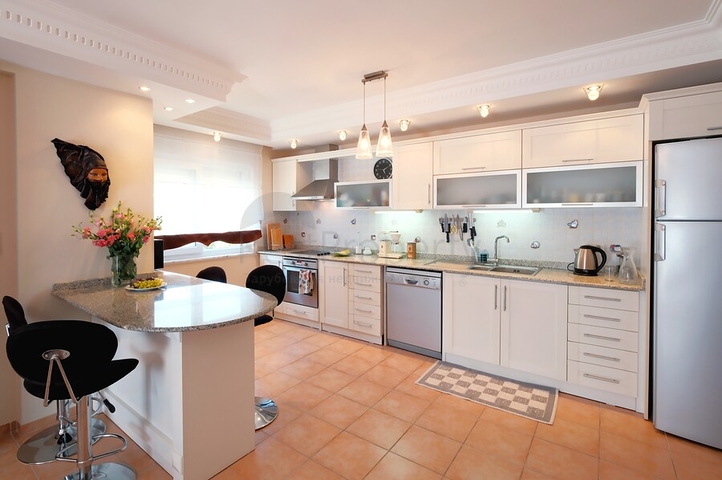 Geräumige möblierte Wohnung in der prestigeträchtigen Gegend von Oba