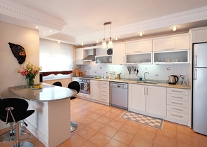 Geräumige möblierte Wohnung in der prestigeträchtigen Gegend von Oba