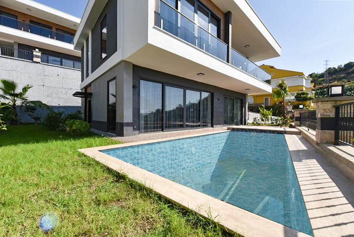 Villen im neuen Komplex des Bezirks Kargicak