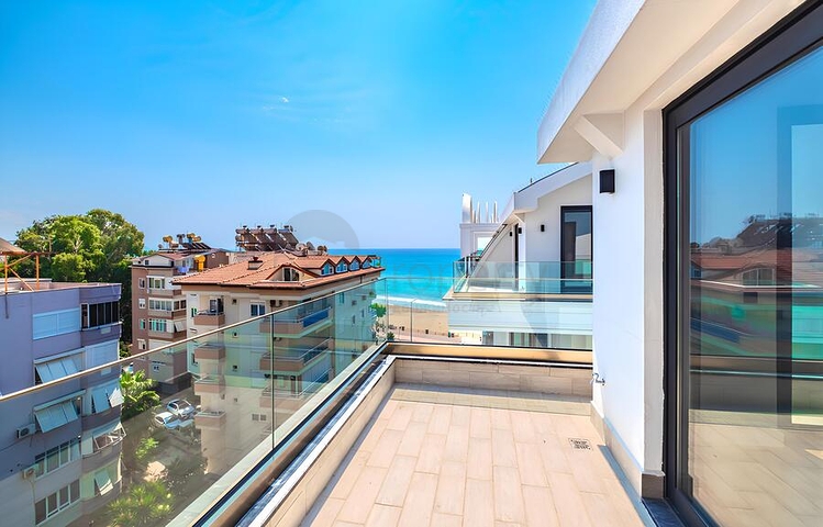 Luxuriöses 4+1 Penthouse mit Panoramablick auf das Meer im Zentrum von Alanya