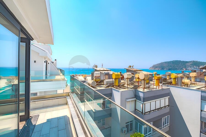 Luxuriöses 4+1 Penthouse mit Panoramablick auf das Meer im Zentrum von Alanya