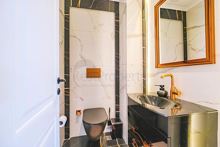 Luxuriöses 4+1 Penthouse mit Panoramablick auf das Meer im Zentrum von Alanya