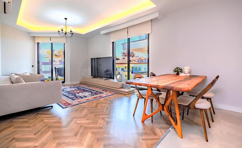 Luxuriöses 4+1 Penthouse mit Panoramablick auf das Meer im Zentrum von Alanya