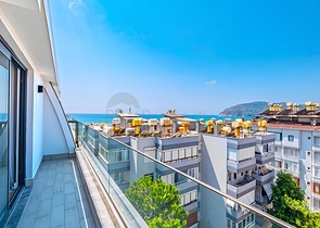 Luxuriöses 4+1 Penthouse mit Panoramablick auf das Meer im Zentrum von Alanya