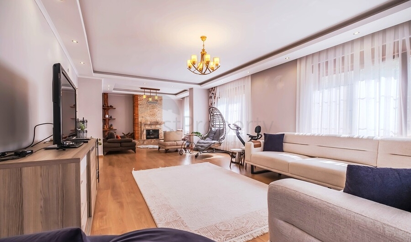 Geräumige 5+1 Maisonette mit Garten in der prestigeträchtigen Gegend von Oba