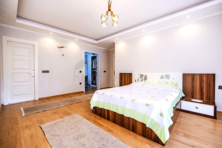 Geräumige 5+1 Maisonette mit Garten in der prestigeträchtigen Gegend von Oba