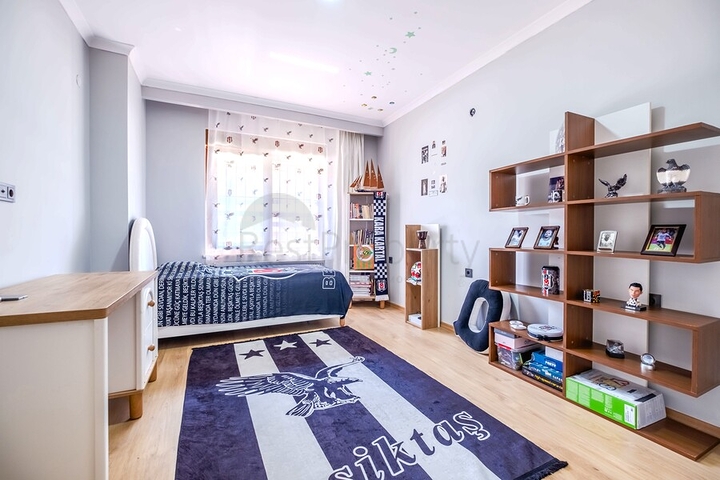 Geräumige 5+1 Maisonette mit Garten in der prestigeträchtigen Gegend von Oba