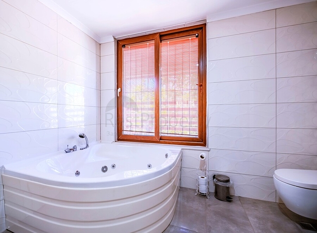 Geräumige 5+1 Maisonette mit Garten in der prestigeträchtigen Gegend von Oba