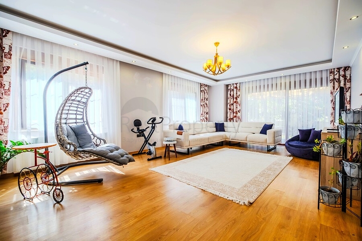 Geräumige 5+1 Maisonette mit Garten in der prestigeträchtigen Gegend von Oba