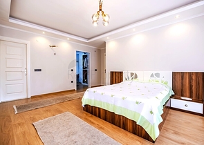 Geräumige 5+1 Maisonette mit Garten in der prestigeträchtigen Gegend von Oba