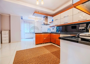 Geräumige 5+1 Maisonette mit Garten in der prestigeträchtigen Gegend von Oba