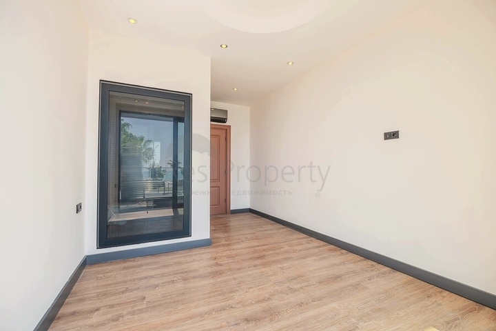 2+1 Wohnung mit direkter Nähe zum Meer in der Nähe von Oba