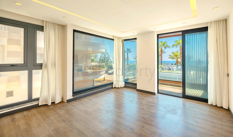 2+1 Wohnung mit direkter Nähe zum Meer in der Nähe von Oba