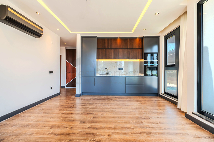 2+1 Wohnung mit direkter Nähe zum Meer in der Nähe von Oba