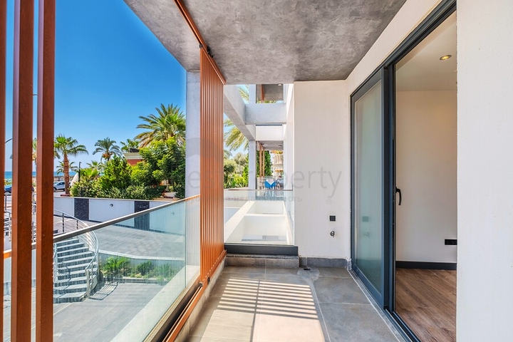 2+1 Wohnung mit direkter Nähe zum Meer in der Nähe von Oba