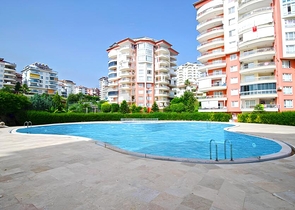 2+1 Apartment mit Meerblick in der Gegend von Cikcilli/Alanya