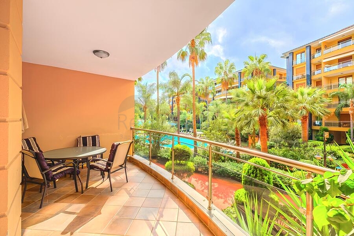 Geräumige 3+1-Wohnung mit separater Küche am Meer im Zentrum von Alanya