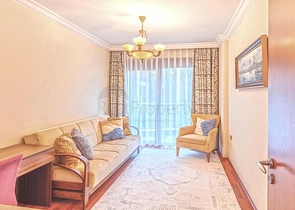 Geräumige 3+1-Wohnung mit separater Küche am Meer im Zentrum von Alanya