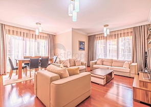 Geräumige 3+1-Wohnung mit separater Küche am Meer im Zentrum von Alanya