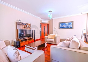 Geräumige 3+1-Wohnung mit separater Küche am Meer im Zentrum von Alanya