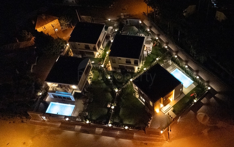 Zum Verkauf выставленны индевидуальные Villa Schnitt 4+1 in der Gegend von Kemer - Antalya 