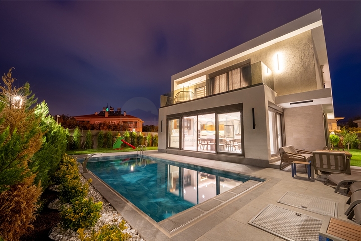 Zum Verkauf выставленны индевидуальные Villa Schnitt 4+1 in der Gegend von Kemer - Antalya 